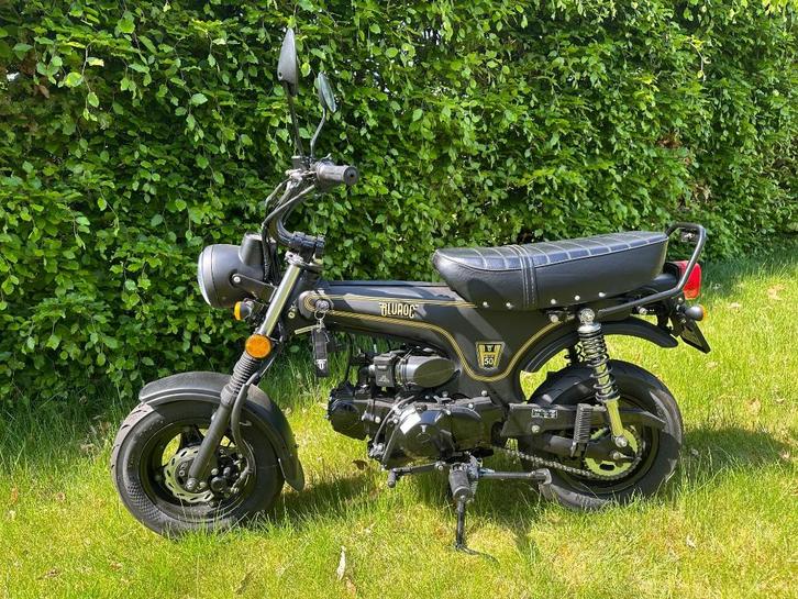 Skyteam Bluroc Heritage 50cc (Replica Honda Dax) A klasse, Fietsen en Brommers, Brommers | Overige merken, Zo goed als nieuw, Klasse A (25 km/u)