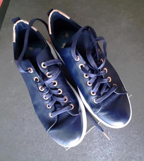 Te koop: Mooie paar donker blauwe, lederen schoenen, 40., Kleding | Dames, Schoenen, Zo goed als nieuw, Sneakers, Blauw, Ophalen of Verzenden