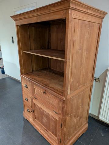 Teak houten kast beschikbaar voor biedingen