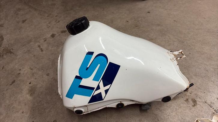 Suzuki Tsx 50 tank en kappen gebruikt, Fietsen en Brommers, Brommeronderdelen | Algemeen, Tank, Ophalen of Verzenden