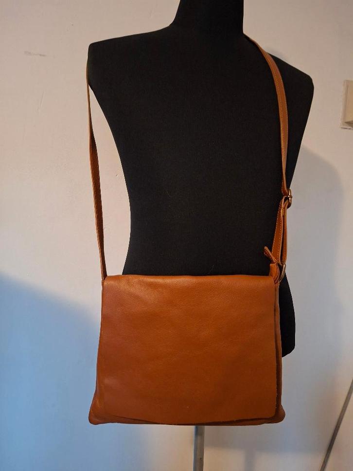 VERA PELLE cognac leren schoudertas - Italiaans leer, Handtassen en Accessoires, Tassen | Schoudertassen, Zo goed als nieuw, Overige merken