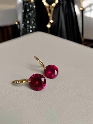 Oorbellen robijn vintage stijl beschikbaar voor biedingen