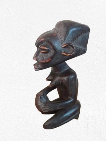 African Tribal Art, prachtig oud handgesneden beeld beschikbaar voor biedingen