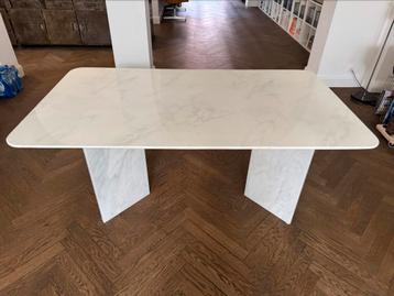 Vintage marmer eettafel beschikbaar voor biedingen