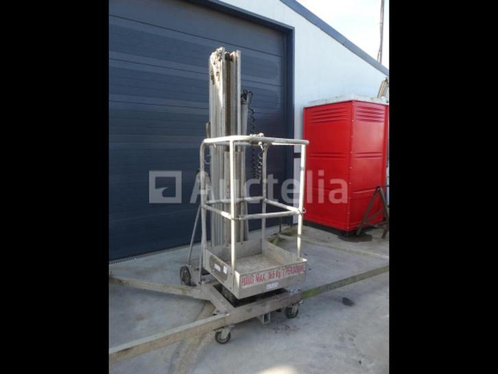 Genie PLC 30P hoogwerker, Zakelijke goederen, Machines en Bouw | Liften, Steigers en Ladders