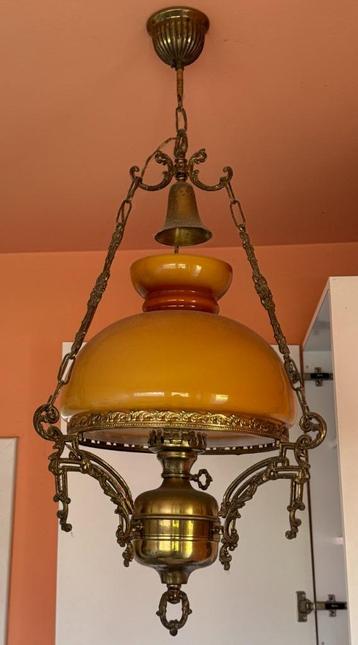 Vintage opaline kroonluchter uit 1970 beschikbaar voor biedingen