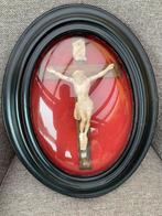 Petit Christ sous verre ovale noir, Enlèvement