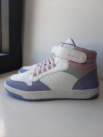 Gloednieuwe Geox meisjessneakers maat 37 beschikbaar voor biedingen