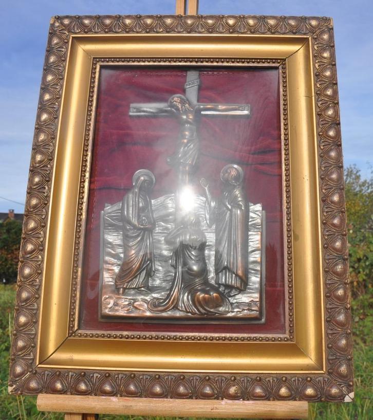 cadre rectangulaire bombé religieux crucifix passion, Antiek en Kunst, Antiek | Religieuze voorwerpen, Ophalen of Verzenden