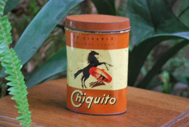 Antieke vintage ijzeren reclamedoos „Chiquito Cigars”, Verzamelen, Blikken, Gebruikt, Overige, Overige merken, Ophalen of Verzenden
