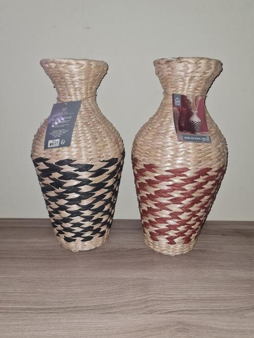 Gevlochten rotan vaas (rood of zwart) - nieuw, Huis en Inrichting, Woonaccessoires | Vazen, Nieuw, Overige kleuren, Minder dan 50 cm