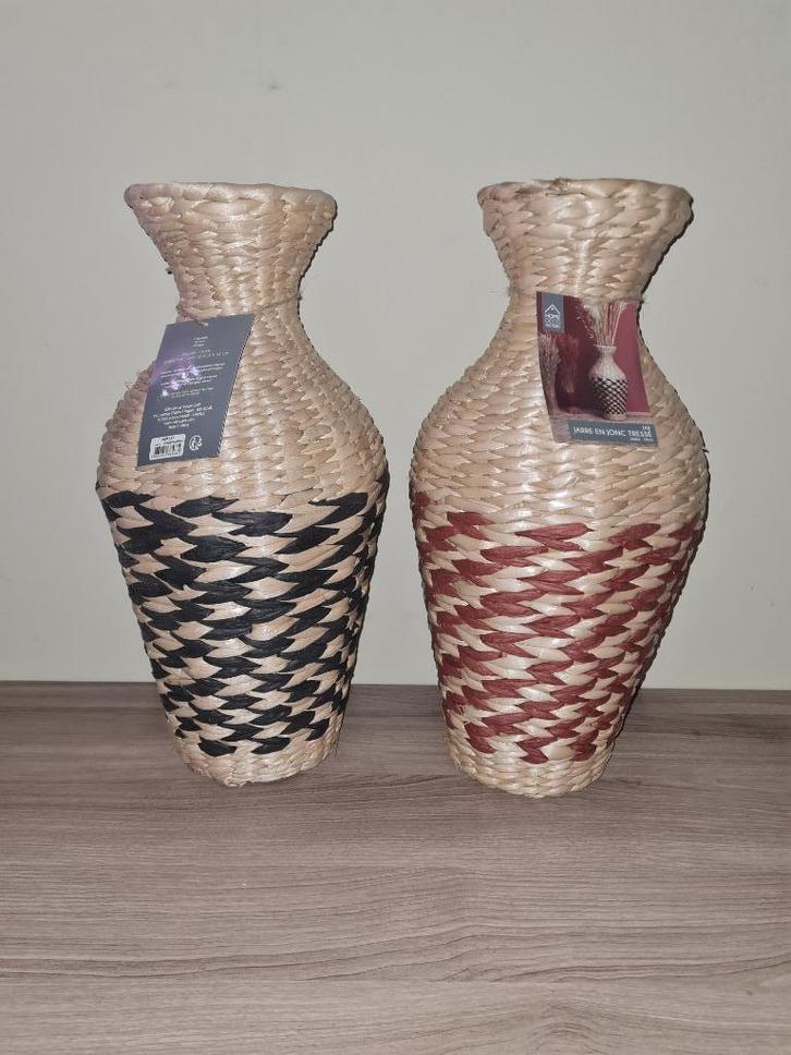 Gevlochten rotan vaas (rood of zwart) - nieuw, Huis en Inrichting, Woonaccessoires | Vazen, Nieuw, Overige kleuren, Minder dan 50 cm