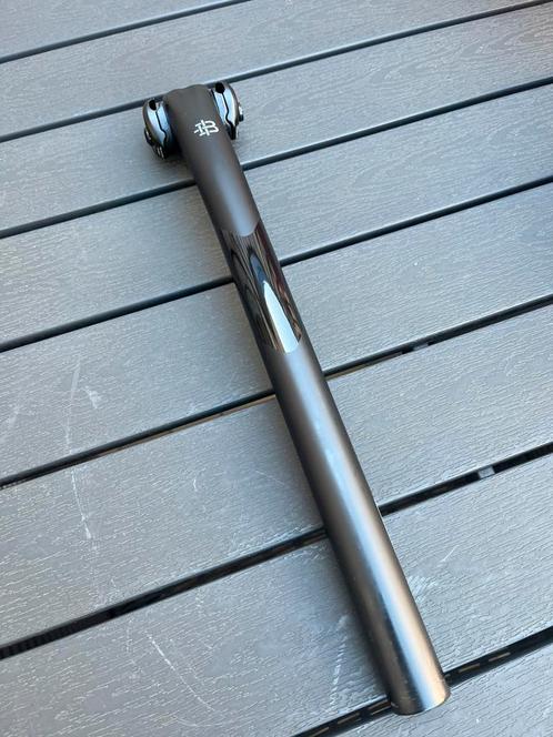 Black Inc carbon zadelpen 27.2 350mm offset 25mm NIEUW, Fietsen en Brommers, Fietsonderdelen, Nieuw, Verzenden