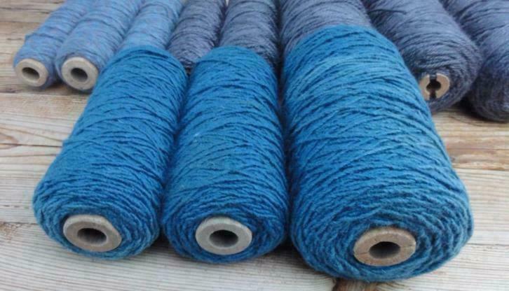 3 Oude klossen garen op houten spoel, blauw / groen, Antiek en Kunst, Curiosa en Brocante, Ophalen of Verzenden