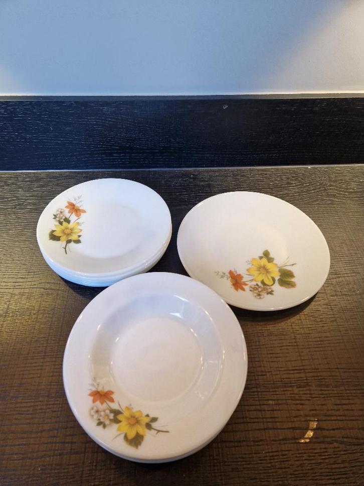 Ensemble assiettes plates et creuses Pyrex, Antiquités & Art, Antiquités | Services (vaisselle) pièces, Enlèvement ou Envoi