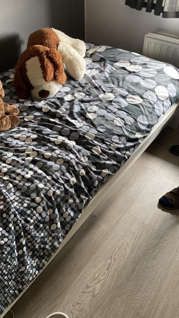 IKEA MALM bedframe + lattenbodem + matras - in goede staat, Huis en Inrichting, Slaapkamer | Bedden, Gebruikt, Eenpersoons, 100 cm
