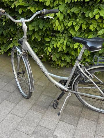 Damesfiets studentefiets beschikbaar voor biedingen