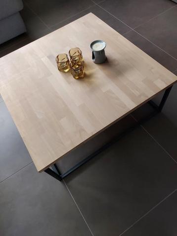 Grote salontafel beschikbaar voor biedingen