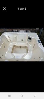 Jacuzzi   gratis geleverd en geplaatst, Ophalen of Verzenden, Zo goed als nieuw