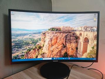 Samsung 27inch curved monitor 144hz beschikbaar voor biedingen