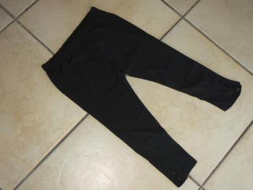 Een zwarte capri legging, maat 128, NIEUW