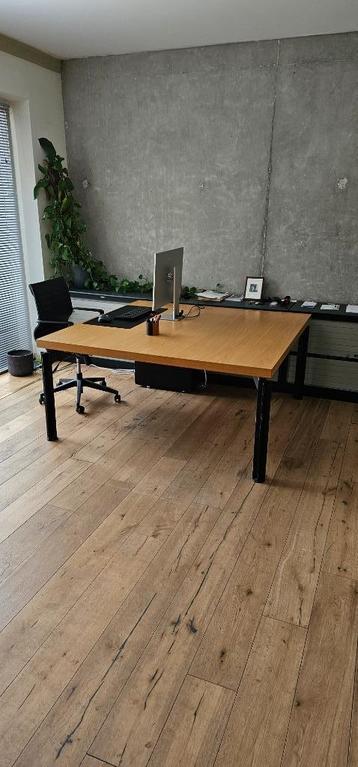 Table de bureau Bulo - Modèle H2O - 160 x 160 cm