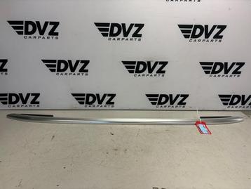 Dakrail rechts van een Volkswagen Tiguan beschikbaar voor biedingen