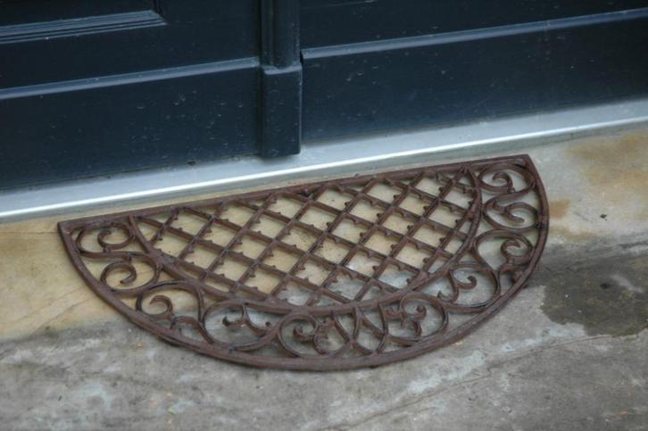 Landelijke brocante halfronde gietijzeren deurmat mat, Tuin en Terras, Deurmatten, Zo goed als nieuw, Gietijzer, Droogloopmat