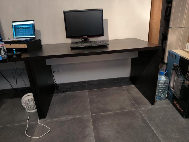 Grand bureau IKEA (Modèle robuste 140x75 cm) – Noir, Maison & Meubles, Bureaux, Utilisé, Bureau, Enlèvement
