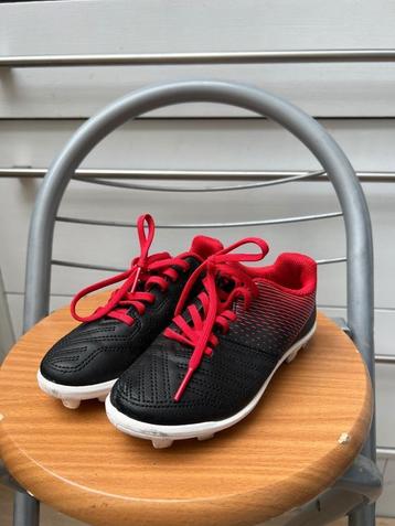 CHAUSSURE DE FOOTBALL TERRAIN SEC AGILITY 100 FG NOIRE ROUGE beschikbaar voor biedingen