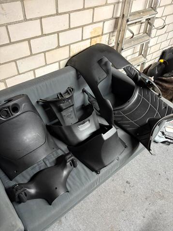 Piaggio zip binnenkappen set (zeer netjes) beschikbaar voor biedingen