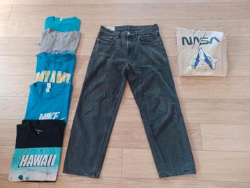 Zwarte jeans loose fit 31/32 met 5 T-shirts en hoodie beschikbaar voor biedingen