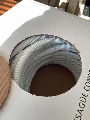 Flexible afvoer 2cm diameter beschikbaar voor biedingen