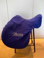 Bates veelzijdigheidzadel dubbel leer 17 inch, Dieren en Toebehoren, Paarden en Pony's | Zadels, Ophalen, Nieuw