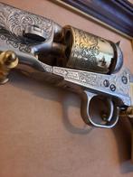 Gegraveerde Colt-replica met frame, Verzamelen, Militaria | Algemeen, Ophalen of Verzenden