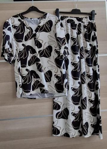 Blouse en broek large beschikbaar voor biedingen
