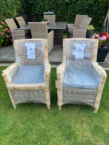 2 nieuwe tuinstoelen