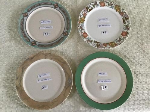4 mooie arcopal borden van 32 cm diameter aan 3 euro, Huis en Inrichting, Keuken | Servies, Zo goed als nieuw, Bord(en), Ophalen of Verzenden