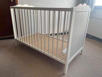 Standaard babybed (60x120cm) IKEA beschikbaar voor biedingen