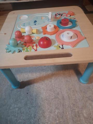 Speeltafel voor kinderen beschikbaar voor biedingen