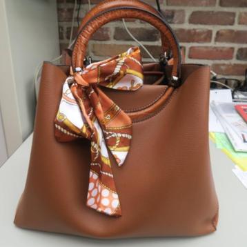 Handtas nieuw bruin semi-leder met sjaaltje Tom&Eva beschikbaar voor biedingen