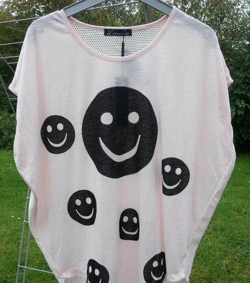 licht roos t-shirt rug met gaatjes smiley's zwarte strass, Kleding | Dames, T-shirts, Nieuw, Maat 38/40 (M), Roze, Korte mouw
