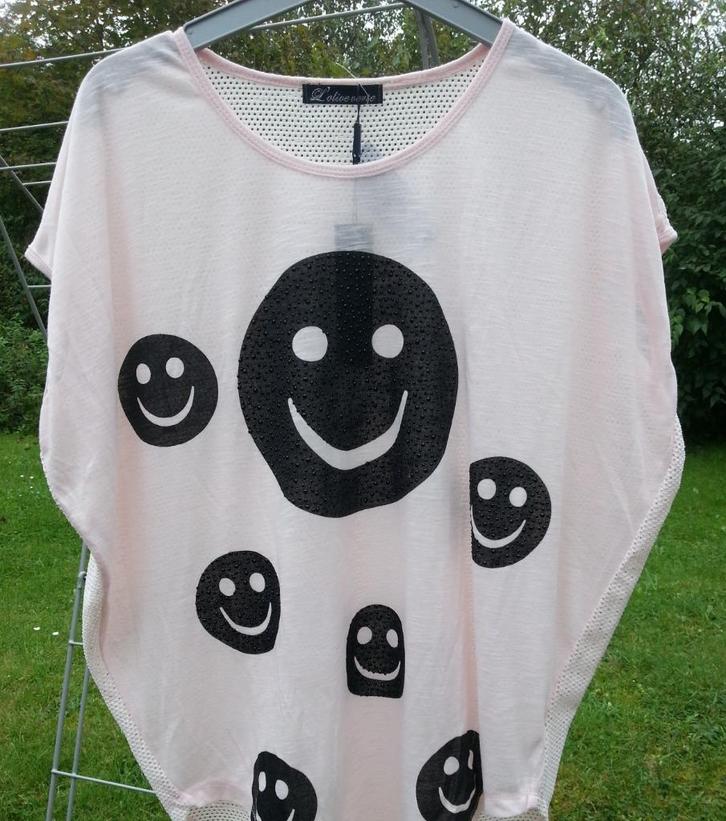 licht roos t-shirt rug met gaatjes smiley's zwarte strass, Kleding | Dames, T-shirts, Nieuw, Maat 38/40 (M), Roze, Korte mouw