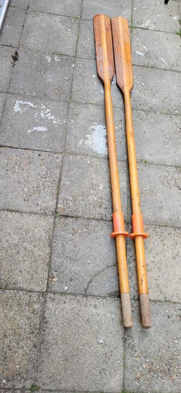 Peddels hout beschikbaar voor biedingen