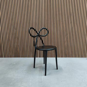 Qeebo-Black ribbon chair