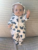 202. Babyborn: Nieuwe witte onesie met mutsen en wanten, Ophalen of Verzenden, Nieuw, Babypop
