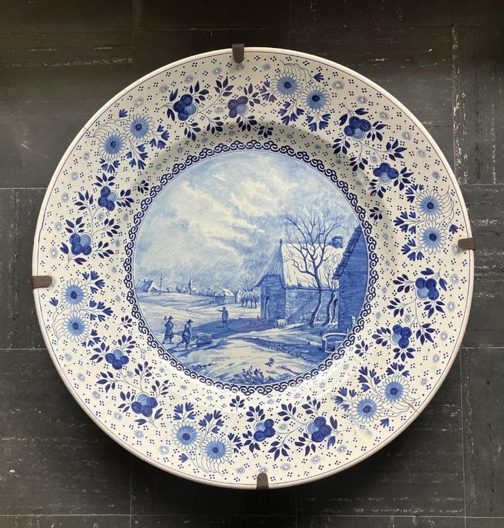 Groot bord in de stijl van Delft blauw, Antiek en Kunst, Antiek | Wandborden en Tegels, Ophalen