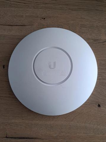 Unifi accesspoint Pro + Unifi poe adapter beschikbaar voor biedingen