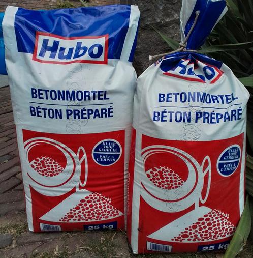 Overschot 2 zakken kant en klare Hubo betonmortel., Doe-het-zelf en Bouw, Overige Doe-Het-Zelf en Bouw, Nieuw, Ophalen