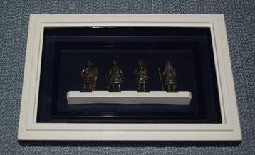 Kinder / 4 Metalen figuurtjes in kader / Origineel / # 2 beschikbaar voor biedingen